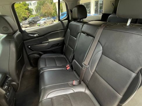 Used 2023 GMC Acadia SLT AWD/4WD image 23