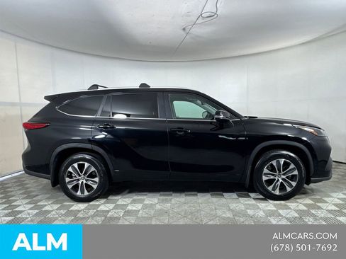 Used 2023 Toyota Highlander XLE FWD image 5