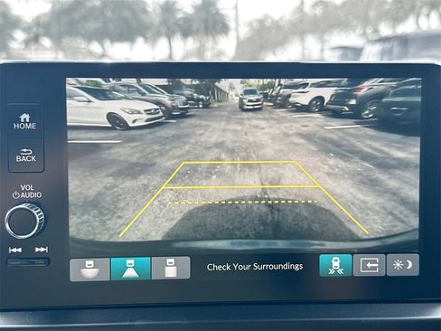 Used 2025 Honda Pilot EX-L image 14