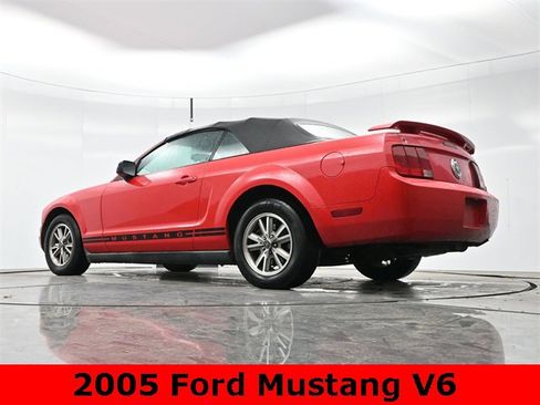 Used 2005 Ford Mustang Convertible image 13