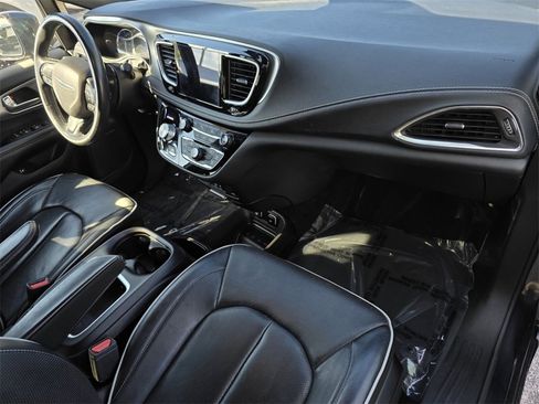 Used 2019 Chrysler Pacifica Limited w/ Advanced Safetytec Group image 36