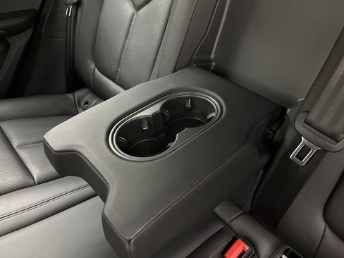 Used 2025 Porsche Macan image 26