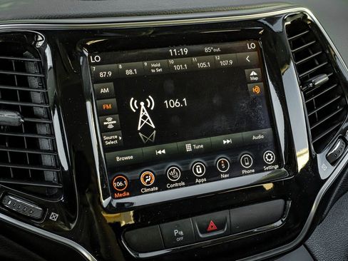 Used 2020 Jeep Cherokee Limited image 38