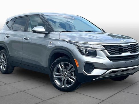 Used 2023 Kia Seltos LX AWD/4WD image 3