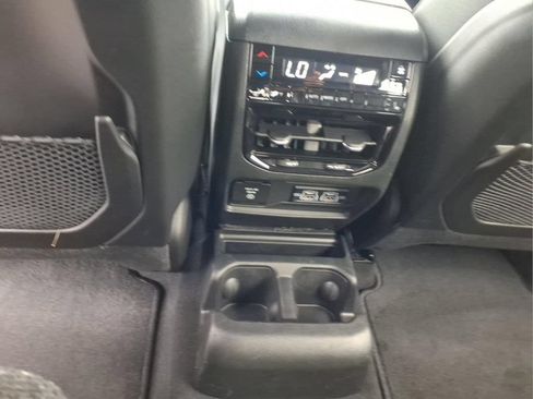 Used 2025 Jeep Grand Cherokee L Limited w/ Black Appearance Package AWD/4WD image 8