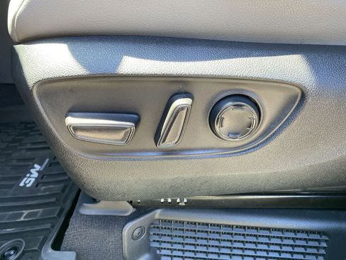 Used 2022 Toyota Sienna XLE w/ XLE Plus Package FWD image 15