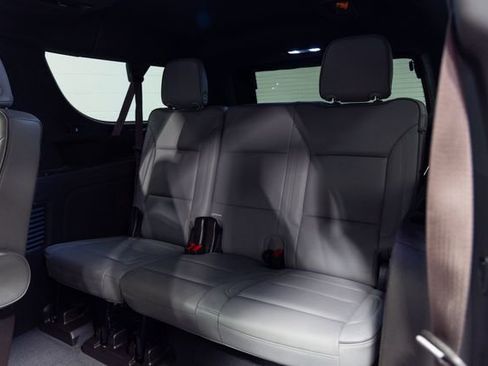 Used 2023 GMC Yukon XL SLT w/ SLT Luxury Package image 24
