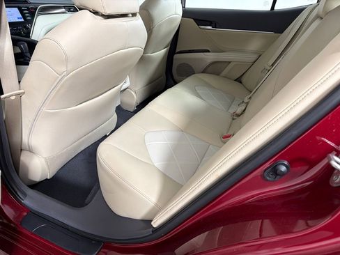 Used 2018 Toyota Camry XLE FWD image 21