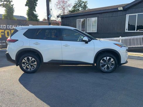 Used 2023 Nissan Rogue SV FWD image 9
