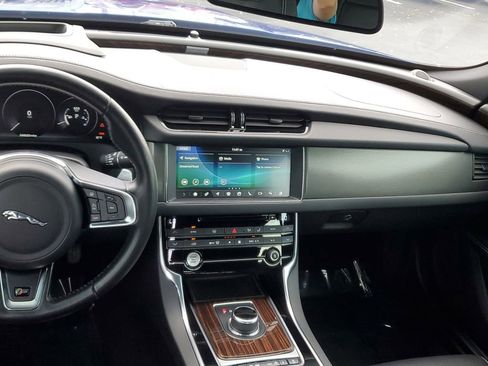 Used 2018 Jaguar XF S image 19