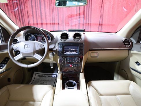 Used 2011 Mercedes-Benz GL 550 4MATIC image 16