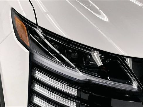 New 2026 Nissan Kicks SR w/ SR Premium Package FWD image 13