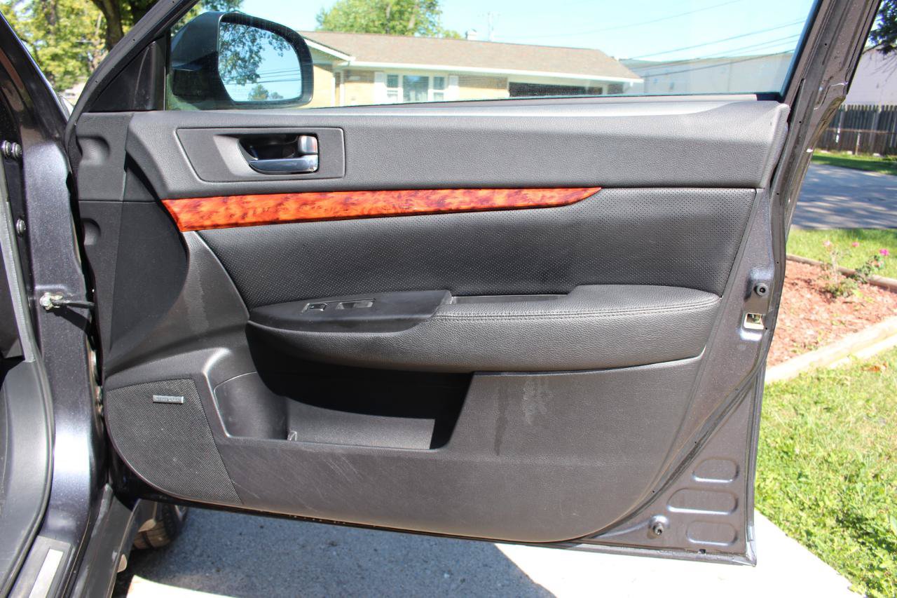 Used 2011 Subaru Outback 2.5i Limited AWD/4WD image 34
