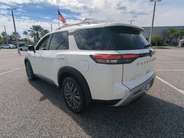 Used 2024 Nissan Pathfinder SL w/ SL Premium Package FWD image 6