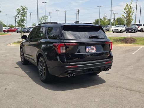 Used 2025 Ford Explorer ST RWD image 3