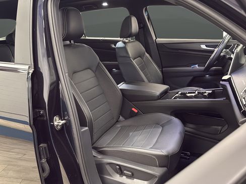 Used 2024 Volkswagen Atlas Cross Sport SEL R-Line AWD/4WD image 25