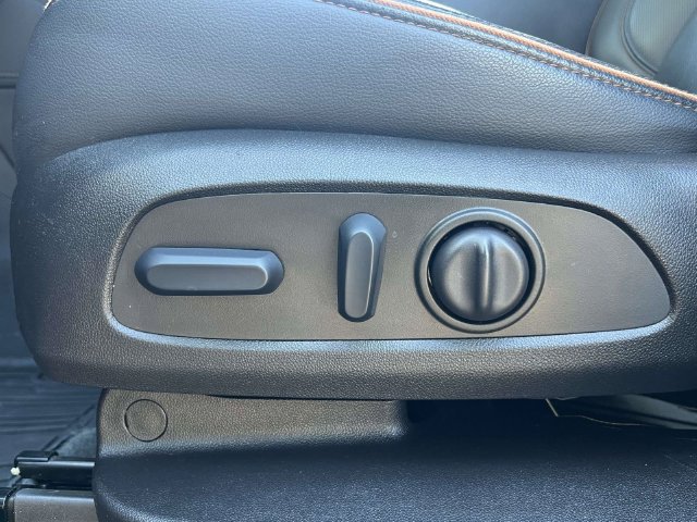 Used 2023 GMC Acadia AT4 w/ Technology Package AWD/4WD image 16