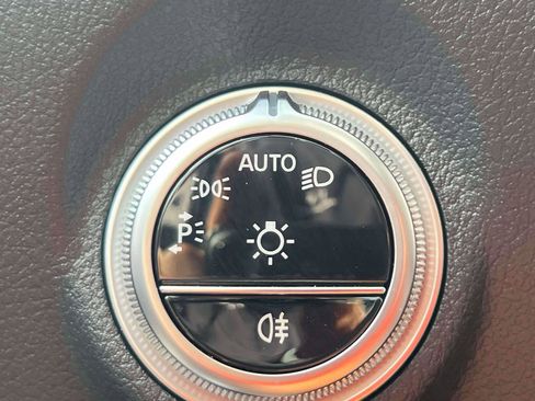 Used 2025 Mercedes-Benz C 300 4MATIC Sedan image 14