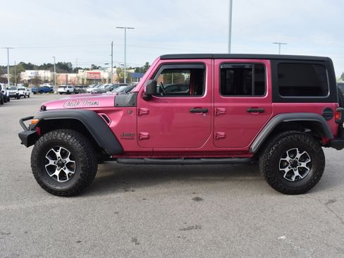 Used 2022 Jeep Wrangler Unlimited Rubicon w/ Cold Weather Group image 6