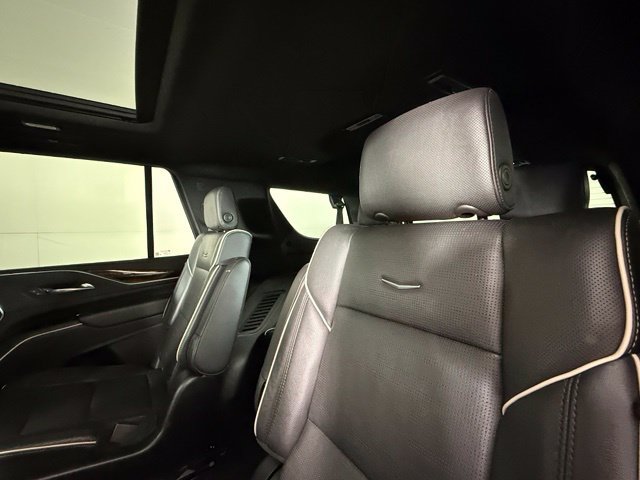 Used 2022 Cadillac Escalade Premium Luxury AWD/4WD image 25