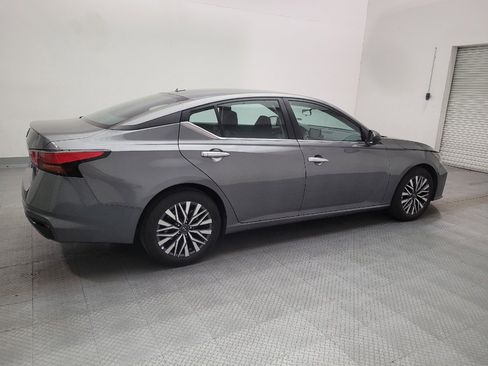 Used 2025 Nissan Altima 2.5 SV FWD image 10