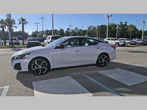 Used 2024 Nissan Altima 2.5 SR w/ SR Premium Package FWD image 24