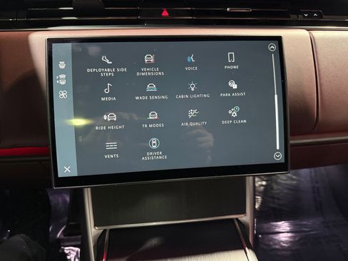 Used 2024 Land Rover Range Rover Long Wheelbase Autobiography image 46