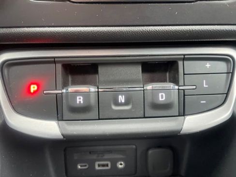 Used 2024 GMC Terrain SLT w/ Infotainment Package II image 26