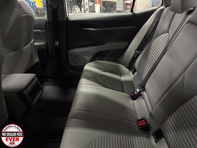 Used 2024 Toyota Camry SE FWD image 4