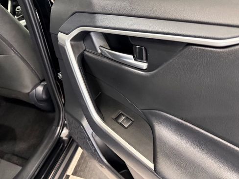 Used 2025 Toyota RAV4 XLE FWD image 25