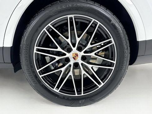 New 2026 Porsche Cayenne Coupe AWD/4WD image 33