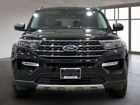 Used 2022 Ford Explorer XLT w/ Equipment Group 202A AWD/4WD image 3