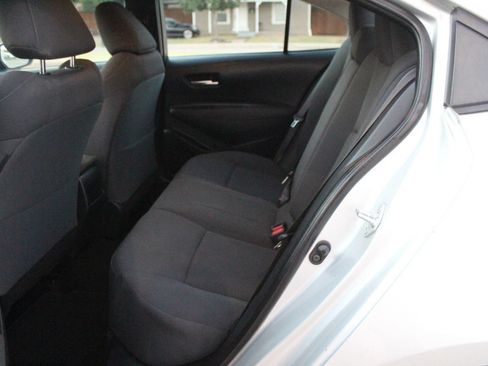 Used 2020 Toyota Corolla LE FWD image 19