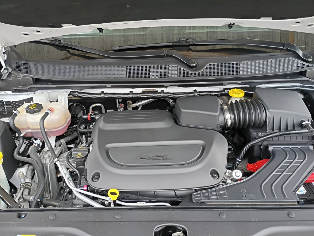 Used 2023 Chrysler Voyager LX FWD image 37