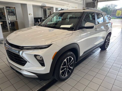 Used 2024 Chevrolet TrailBlazer LT w/ LT Cold Weather Package FWD image 7