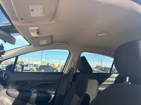 Used 2021 Nissan Versa S image 10