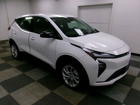 New 2027 Chevrolet Bolt LT w/ Comfort Package FWD image 12
