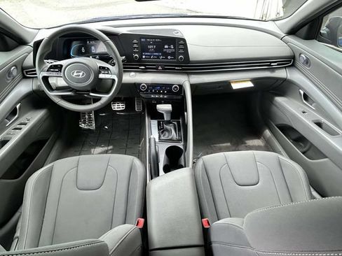 Used 2025 Hyundai Elantra Sport FWD image 10
