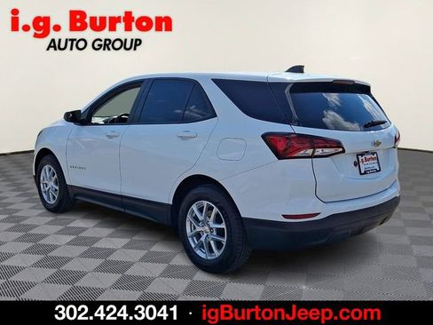 Used 2022 Chevrolet Equinox LS w/ LS Convenience Package FWD image 4