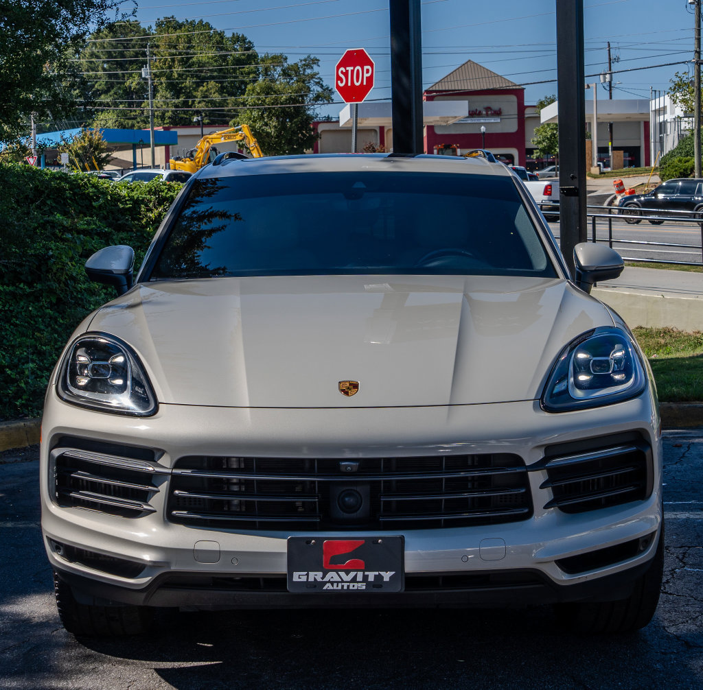 Used 2023 Porsche Cayenne w/ Premium Package AWD/4WD image 2