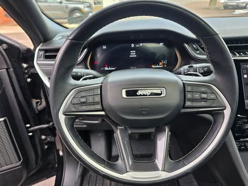 Used 2021 Jeep Grand Cherokee L Laredo image 16