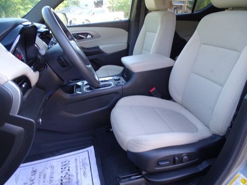Used 2023 Chevrolet Traverse AWD LS w/ Safety Package image 2