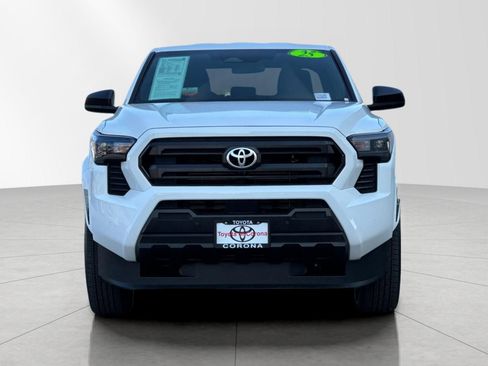 Used 2025 Toyota Tacoma SR image 9