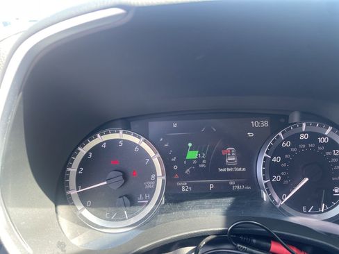 Used 2023 Toyota Highlander XLE image 7