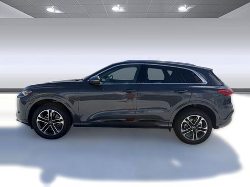 Used 2025 Audi Q5 Premium w/ Convenience Package AWD/4WD image 2