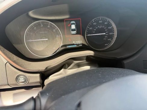 Used 2018 Subaru Crosstrek 2.0i Limited w/ Popular Package #2 AWD/4WD image 3