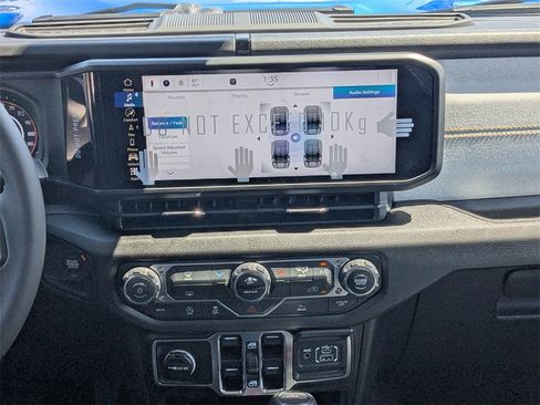 New 2025 Jeep Gladiator Sport image 22