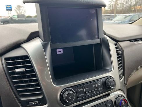 Used 2018 Chevrolet Suburban LT image 23