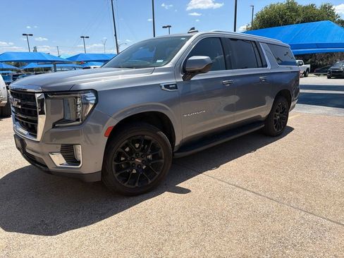 Used 2022 GMC Yukon XL SLE AWD/4WD image 1