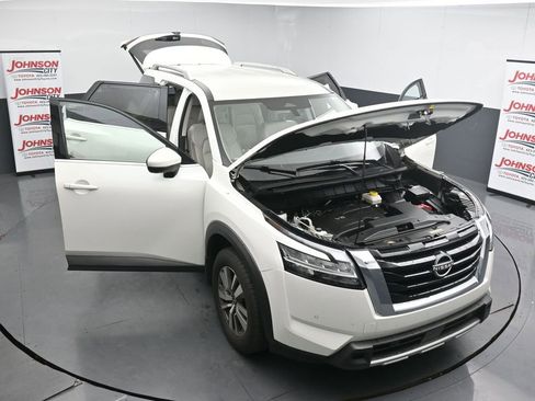 Used 2023 Nissan Pathfinder SL AWD/4WD image 25